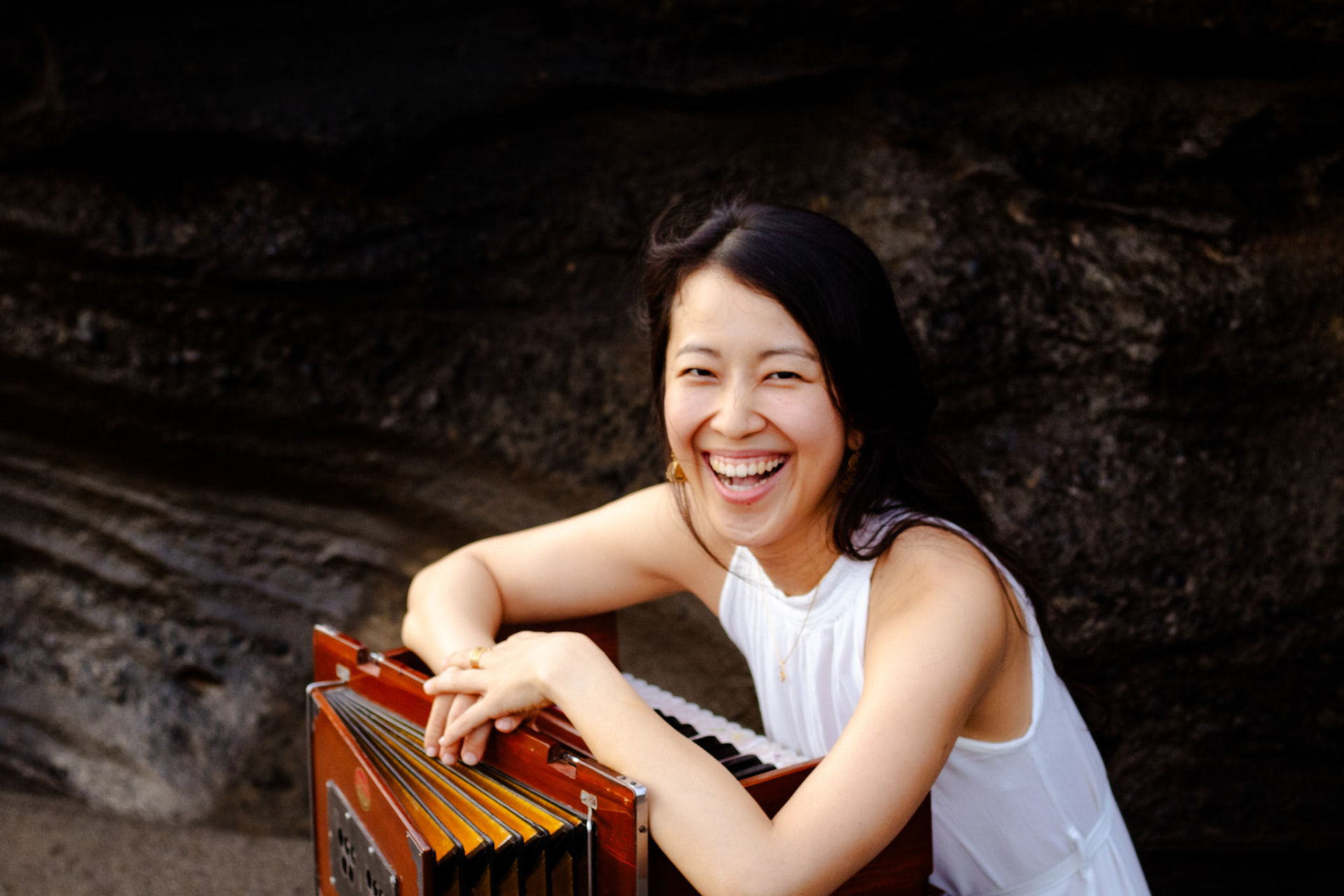 Diana smiling with her harmonium